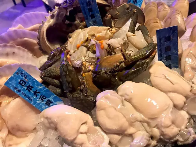 洪鼎海鮮併盤乙:日本大元貝、膏蟹、美國桶蠔、竹簽海蝦