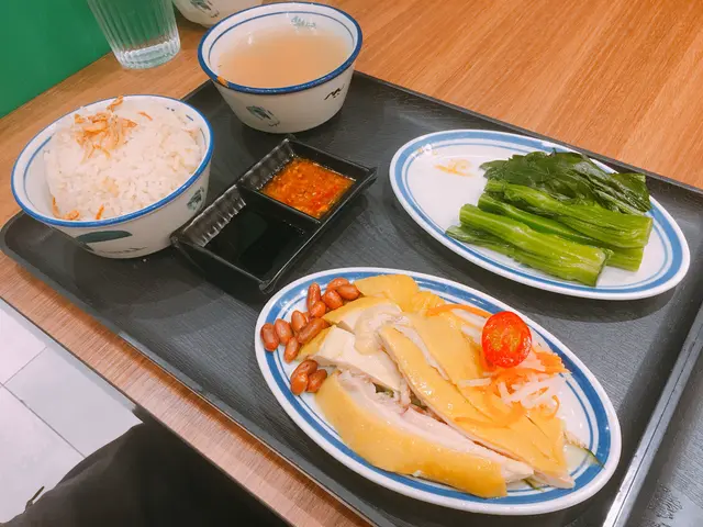 招牌無骨海南雞飯