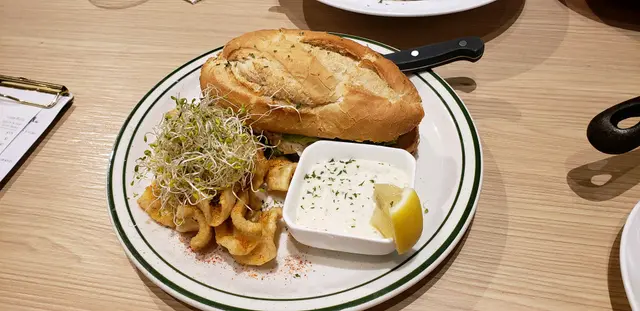 牛油果很多，魷魚也很好味