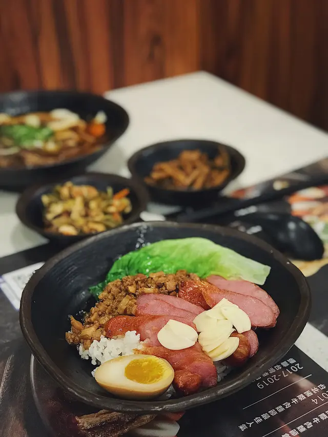 香腸魯肉飯
