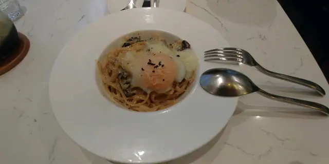 黒松露流心蛋意