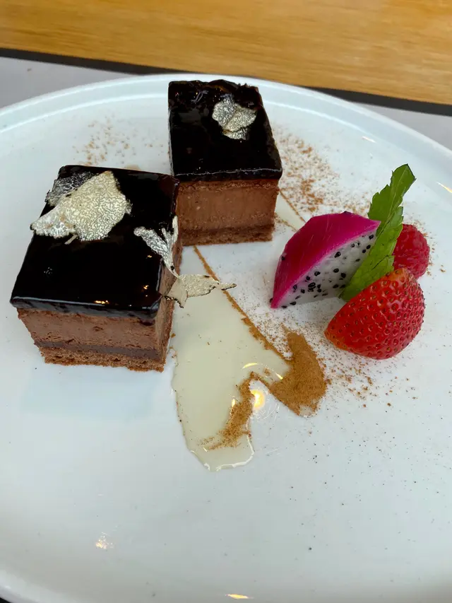 個朱古力蛋糕都有truffle