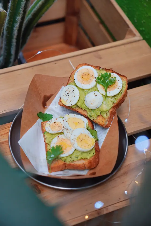 Egg  avo  toast set  