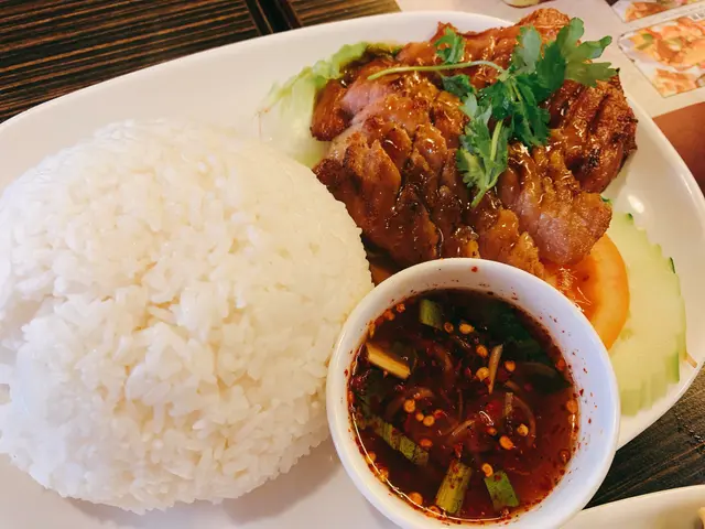 燒豬頸肉飯
