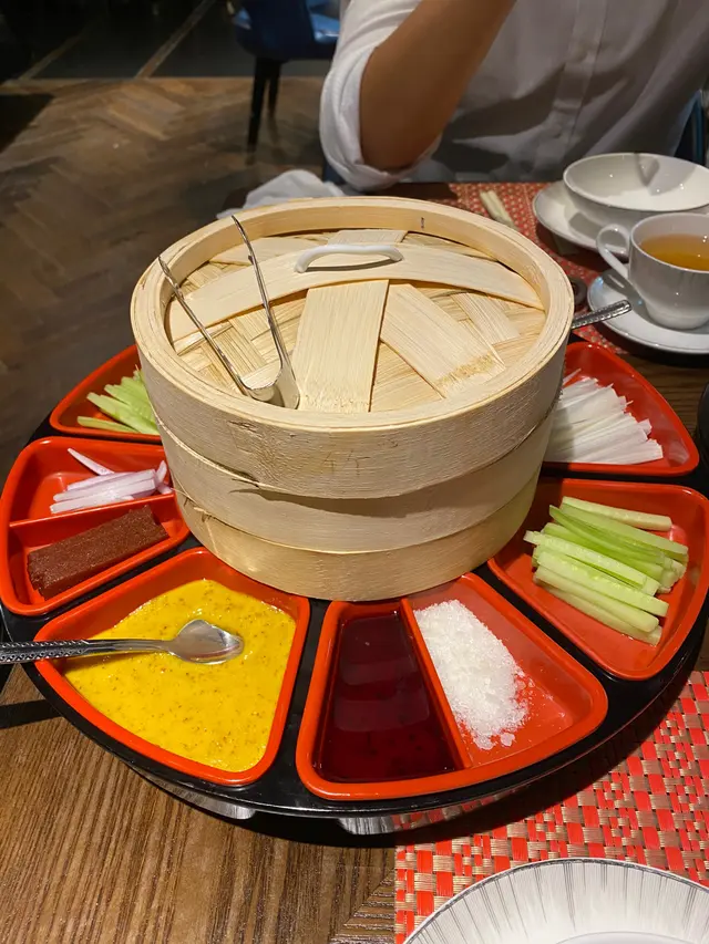 芥末和藍苺醬，仲有一些爆炸糖，這個配搭真是見仁見智