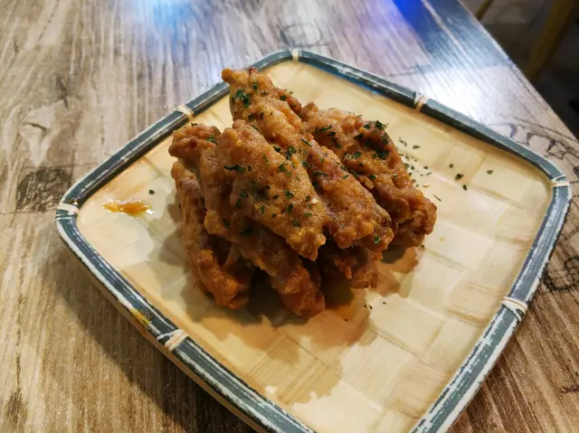 雞肉好多，鹹蛋黃拎上枱就聞到好香，炸得十分香脆