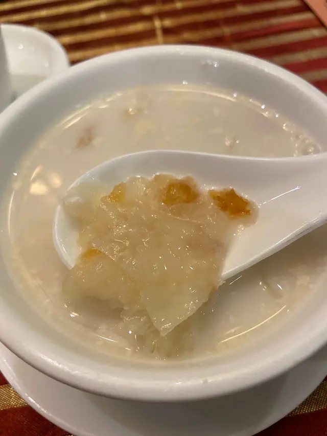 椰汁桃膠糖水