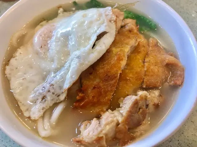 煎蛋雞扒湯烏冬