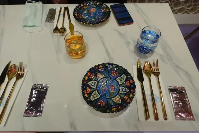 色彩繽紛的餐具