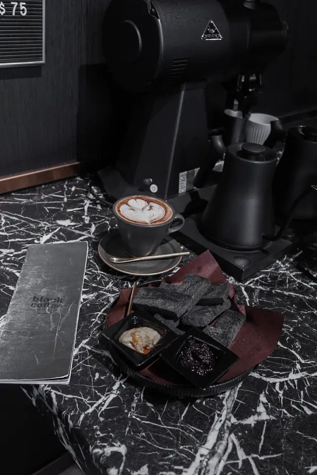 Crispy Toast w/ Dipping Sauce