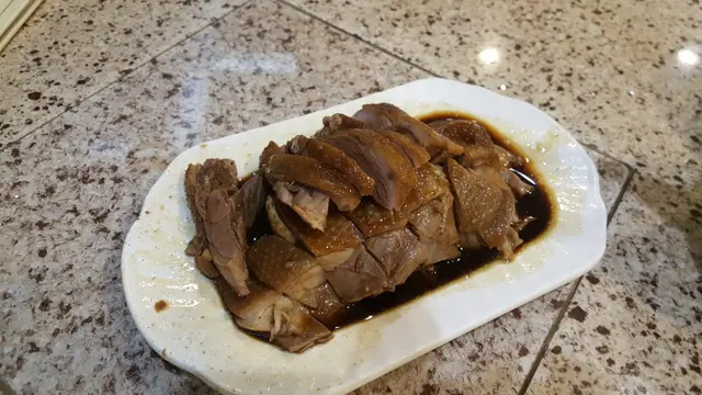 鵝肉部位唔肥有咬口, 只有幾件係有骨, 食落比鵝片更入味