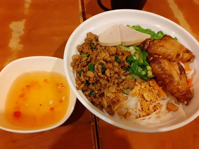 香辣肉碎札肉雞翼撈檬