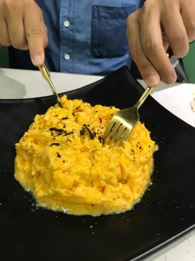 沙嗲牛肉蛋包包