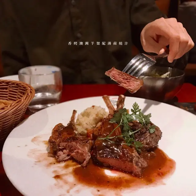 香烤澳洲羊架配薄荷燒汁