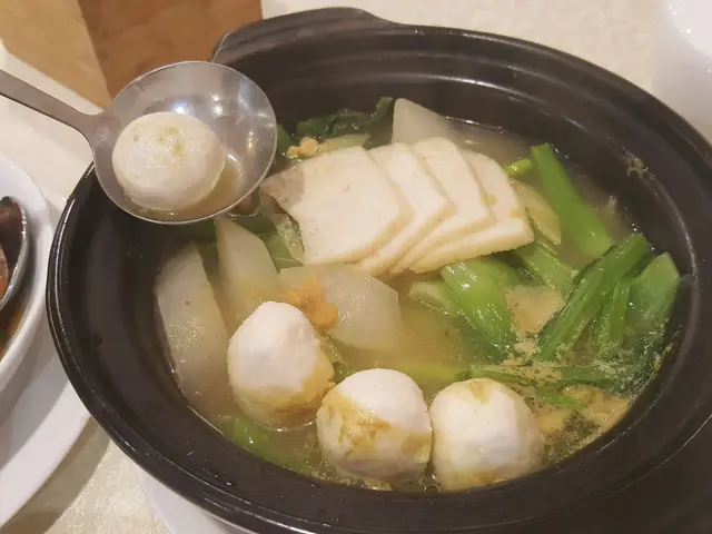 魚蛋片春菜煲