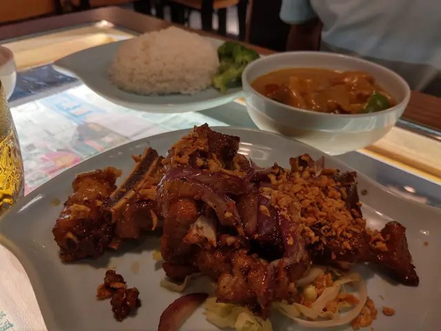 焦糖蒜香蜜汁骨及龍鳳大檸樂, 咖哩雞飯