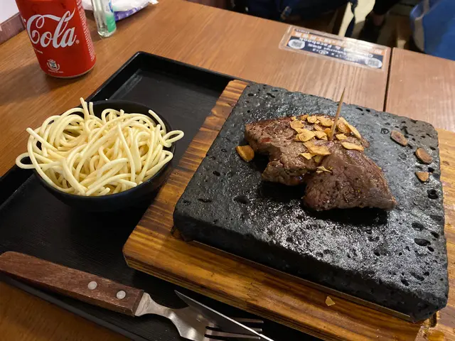 牛柳(120 g)配意粉