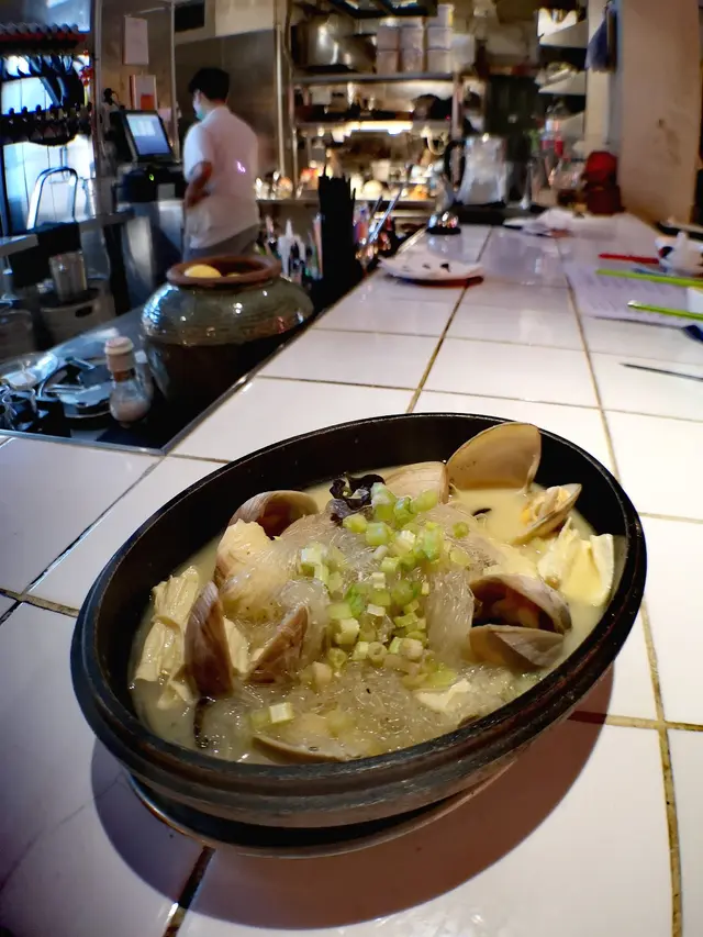 香辣白胡椒,白味噌煮紐西蘭鑽石蜆及粉絲