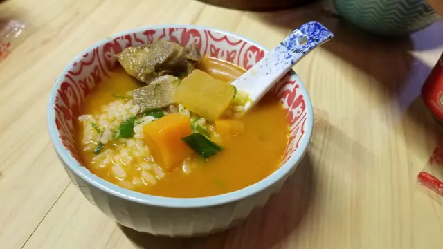 老闆話牛舌燉左2日,湯底特別,牛味重,個泡飯好好味😋👍!