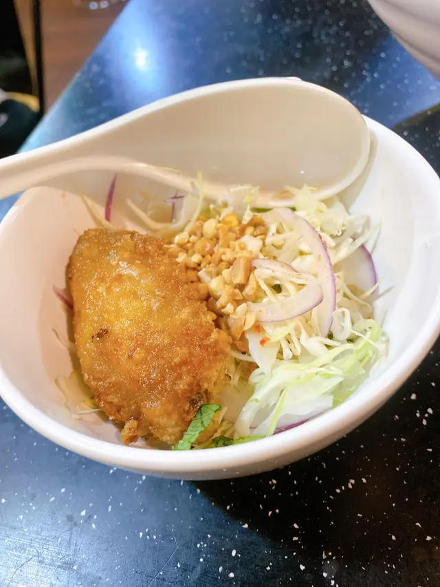 套餐送既，只係普通沙律，雞翼無味