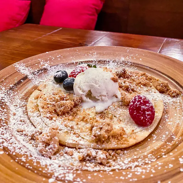 焗蘋果肉桂撻脆餅伴雲呢拿雪糕
