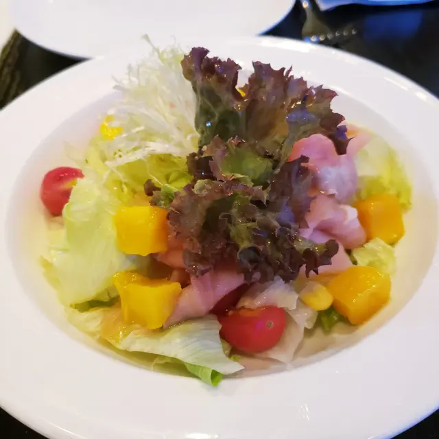 煙三文魚芒果沙律