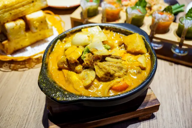 泰皇咖喱牛筋腩煲