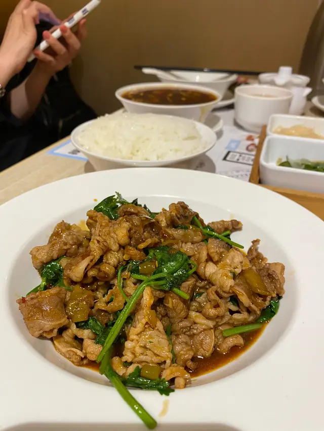 香茜剁椒爆肥牛配白飯