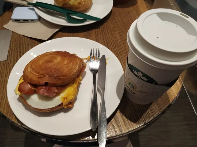 醇香鮮奶抹茶&腸芝蛋酥皮三文治