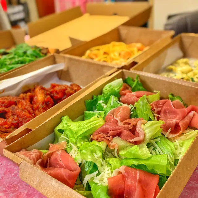 沙律菜非常新鮮同爽脆,麵包粒額外放