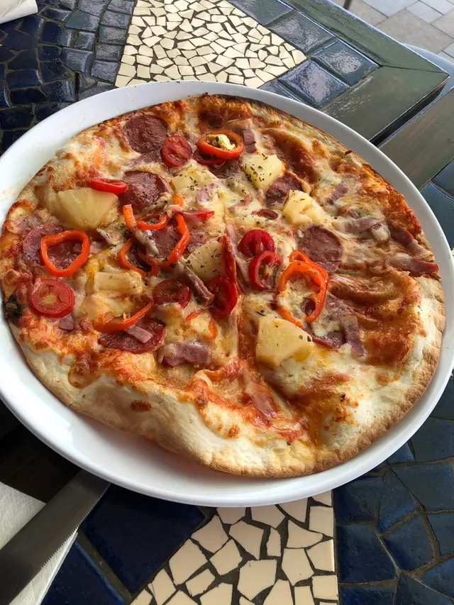 辣肉腸菠蘿煙肉pizza