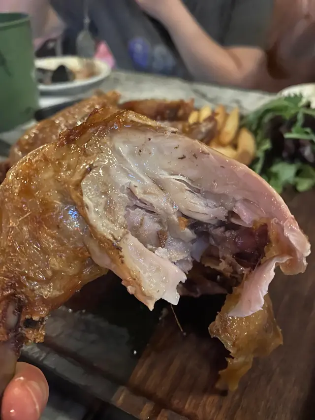 唯一美中不足你係雞偏油膩,食落口好似食咗成啖油咁