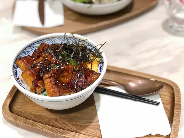 蒲燒三層鰻魚滑蛋飯