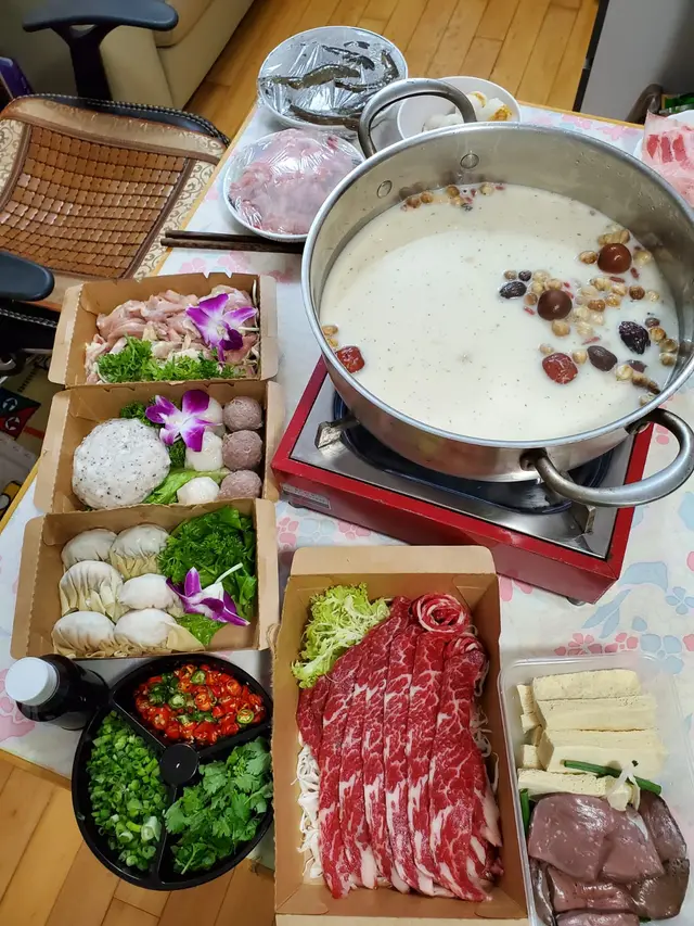 蜂巢豆腐白湯鍋 $129