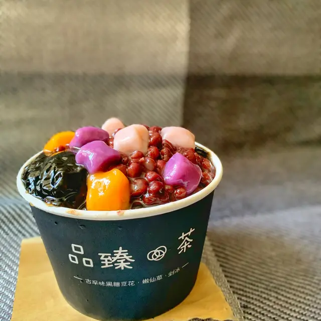 珍珠同芋圓都好煙韌，仙草滑溜，紅豆軟綿