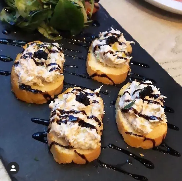 牛油果蟹肉多士