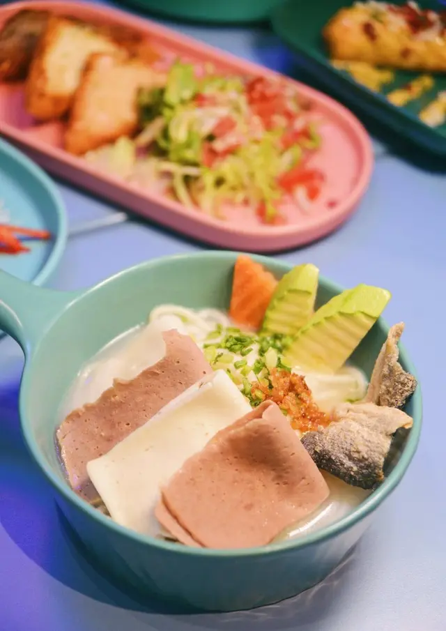 第一次食牛肉及墨魚肉所做嘅火腿片，味道幾好。