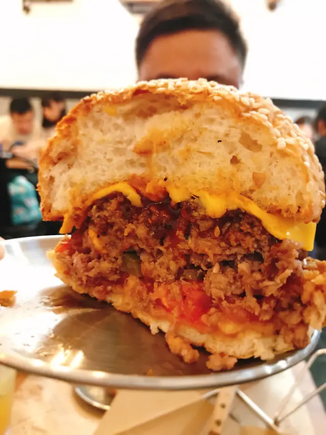 個 burger 厚到🤤