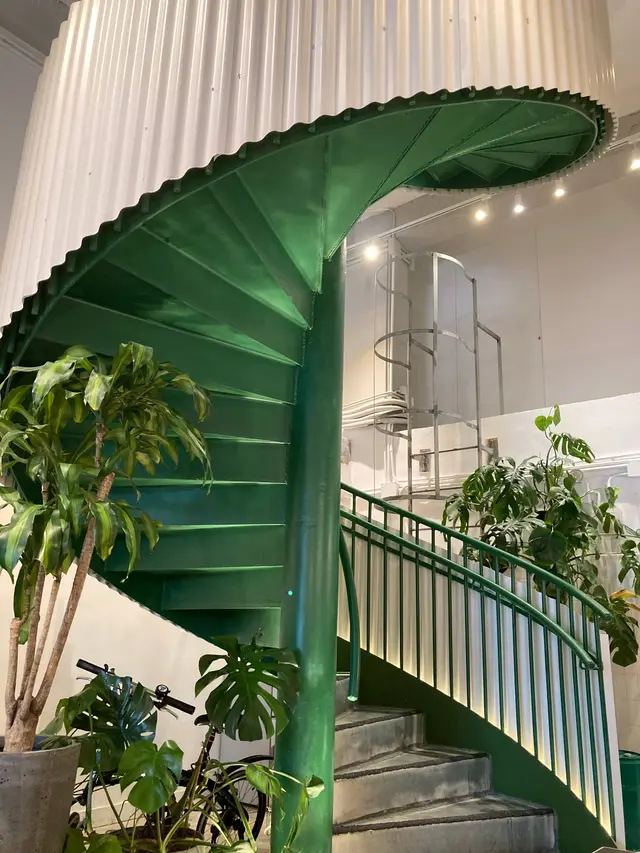 熱門打卡點——綠色旋轉樓梯。