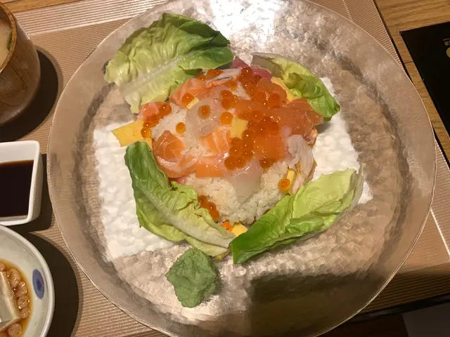 雜錦角切魚生飯（真實圖）