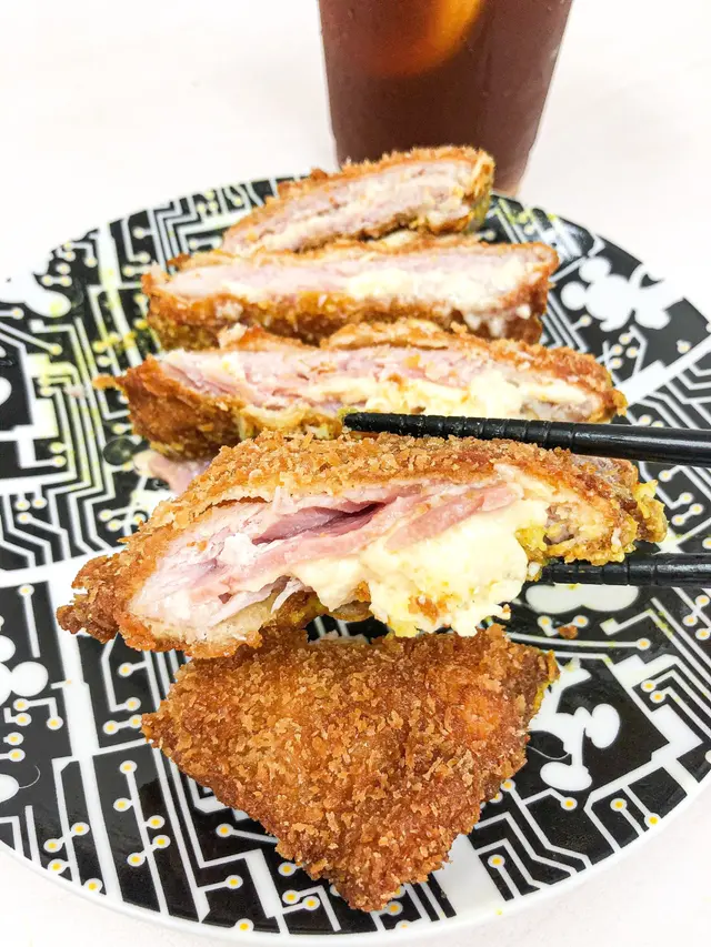 藍帶豬扒配咖喱汁