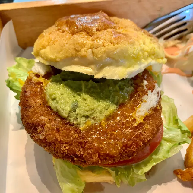 秘製牛油果醬蟹餅漢堡