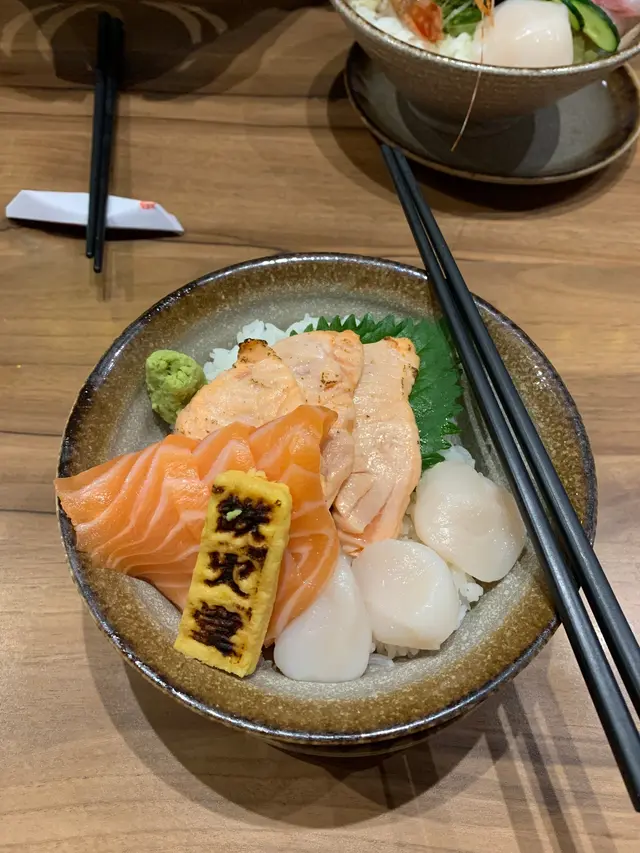三款刺身丼