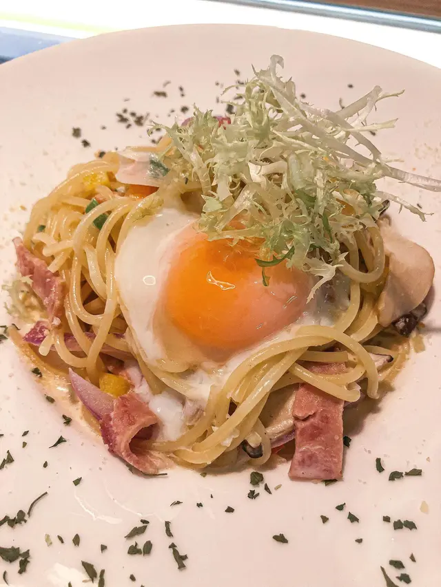 溫泉蛋卡邦尼意粉