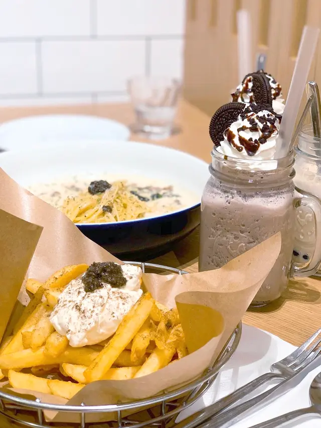 酸忌廉黑松露薯條/黑松露磨菇意粉/Cookie frappe/Tapioca jasmine milk tea