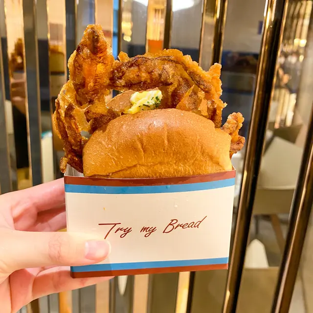 脆炸軟殼蟹滑蛋吐司