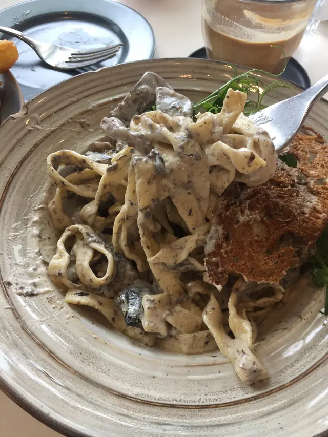 手打意粉配黑松露忌廉醬