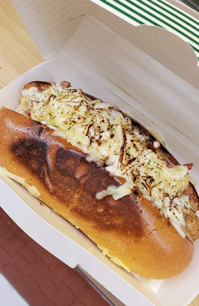 配料內有煙肉＆菠蘿，甜甜地好開胃，推介！