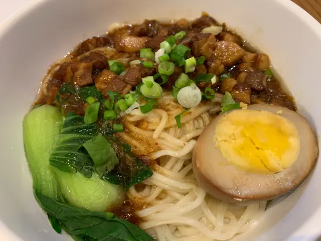 炸雞翼肉燥乾拌麵