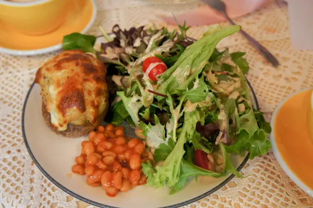 烤芝士焗薯．黑松露蝦 (配一杯飲品)
